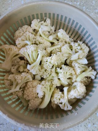 五花肉炒花菜的做法步骤：2