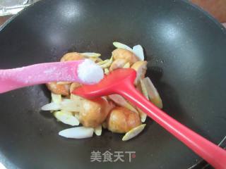 油面筋炒野山笋的做法步骤：8