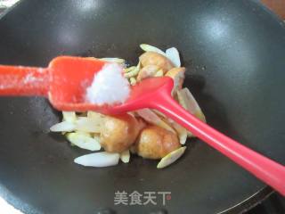 油面筋炒野山笋的做法步骤：9