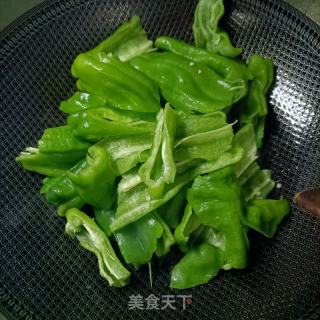 猪肉炒薄皮辣椒的做法步骤：6