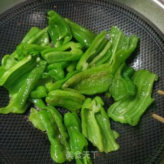 猪肉炒薄皮辣椒的做法步骤：7