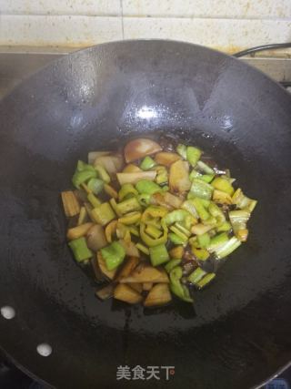 土豆片炒辣子的做法步骤：4