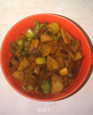 土豆片炒辣子的做法步骤：5