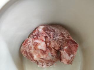 海底椰炖龙骨的做法步骤：2