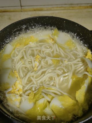 鸡蛋白菜面的做法步骤：5