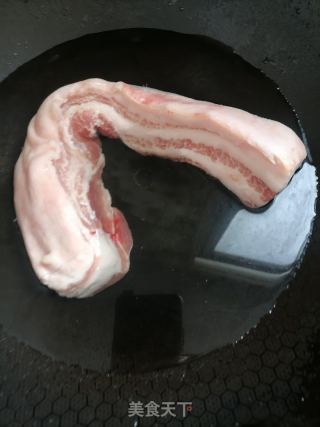 家常回锅肉的做法步骤：1