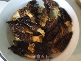 羊肚菌排骨汤的做法步骤：1