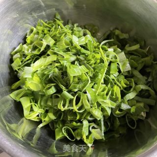 五香葱花锅盔的做法步骤：2