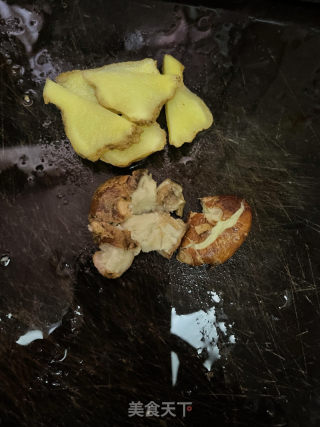 排骨焖虾的做法步骤：3