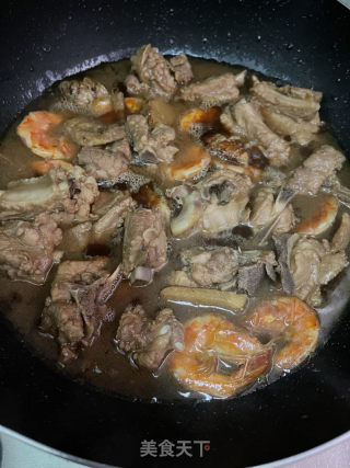 排骨焖虾的做法步骤：10