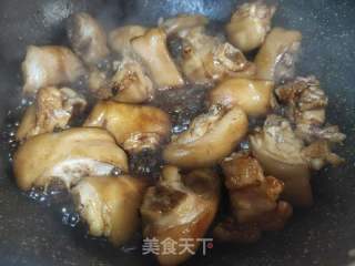 红烧猪脚的做法步骤：1