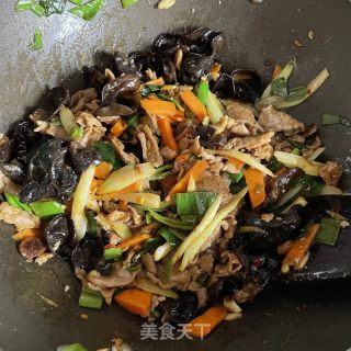 木耳时蔬炒肉的做法步骤：10