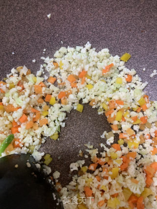 椰菜花炒飯（減肥炒飯）的做法步骤：9