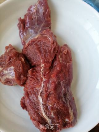 芹菜炒牛肉的做法步骤：1