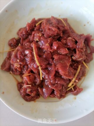 芹菜炒牛肉的做法步骤：3