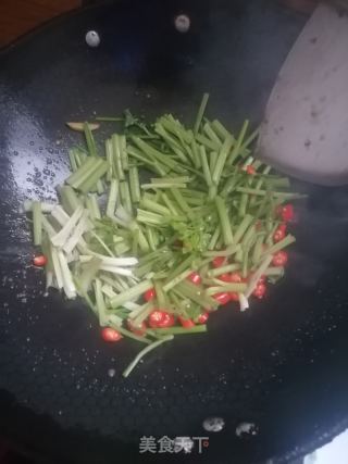 芹菜炒牛肉的做法步骤：6