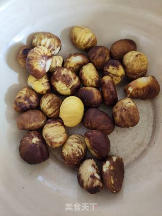 板栗蒸鸡的做法步骤：1