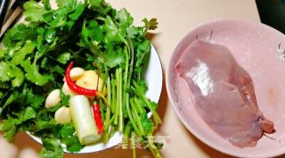 香菜猪肝的做法步骤：1