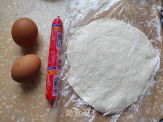 煎蛋火腿肠卷饼的做法步骤：1