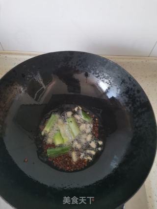 西红柿尖椒烧茄子的做法步骤：2