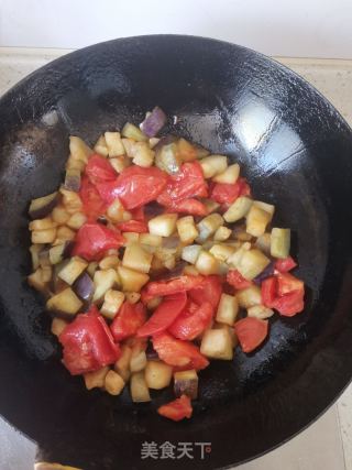 西红柿尖椒烧茄子的做法步骤：4