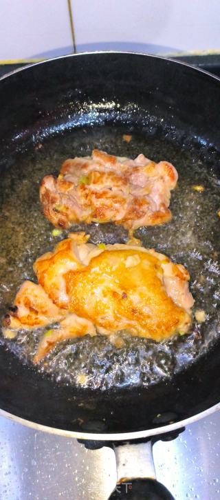 煎鸡腿排的做法步骤：5