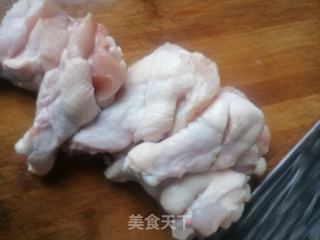 红烧鸡翅根的做法步骤：1