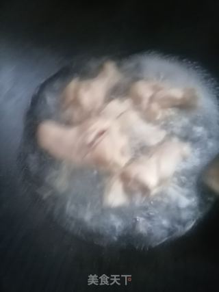 红烧鸡翅根的做法步骤：3
