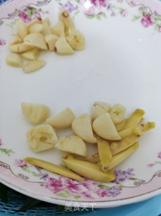 紫苏炒鸡肉的做法步骤：2