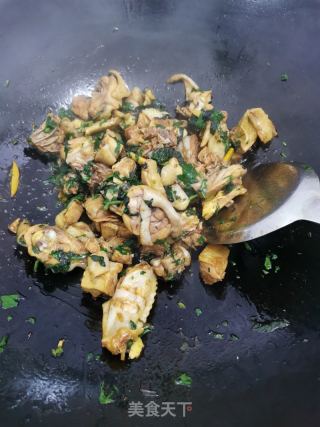 紫苏炒鸡肉的做法步骤：8