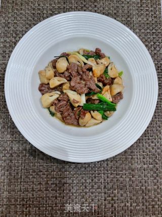 草菇炒牛肉的做法步骤：12
