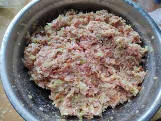 蒲瓜猪肉馅蒸饺的做法步骤：1