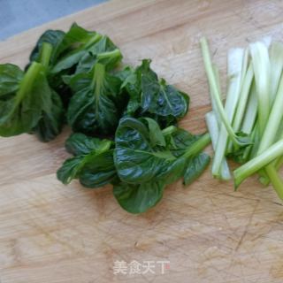 小鸡枞菌塔菜炒乌鸡蛋的做法步骤：1