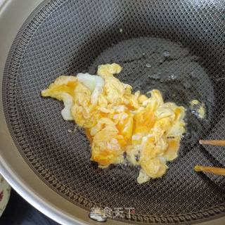 小鸡枞菌塔菜炒乌鸡蛋的做法步骤：8