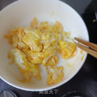 小鸡枞菌塔菜炒乌鸡蛋的做法步骤：9