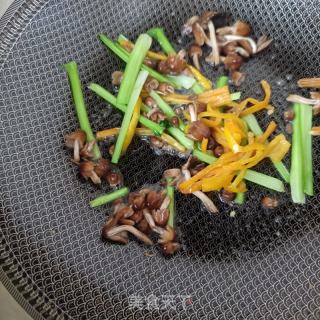 小鸡枞菌塔菜炒乌鸡蛋的做法步骤：12
