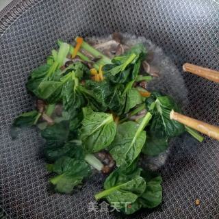 小鸡枞菌塔菜炒乌鸡蛋的做法步骤：15