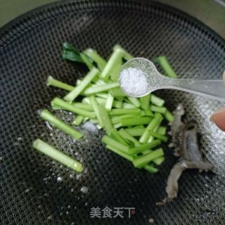 海参鸡蛋炒木耳的做法步骤：8