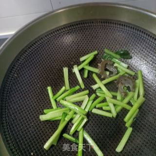 海参鸡蛋炒木耳的做法步骤：9