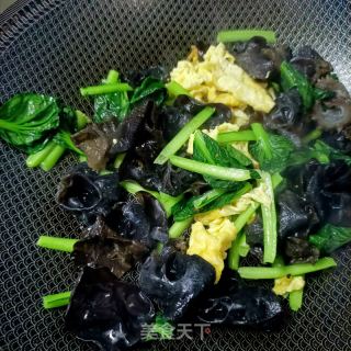海参鸡蛋炒木耳的做法步骤：12