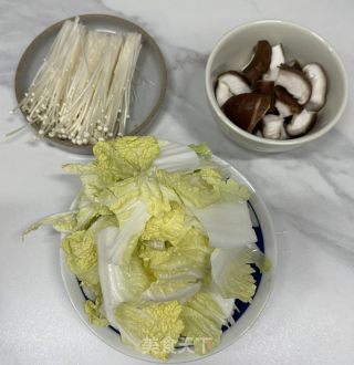 香菇白菜汤的做法步骤：2