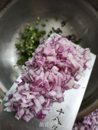 洋葱黑椒牛肉饼的做法步骤：4