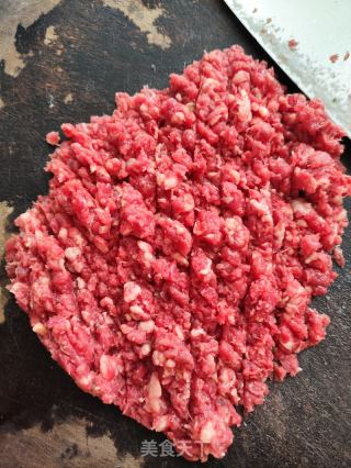 洋葱黑椒牛肉饼的做法步骤：5