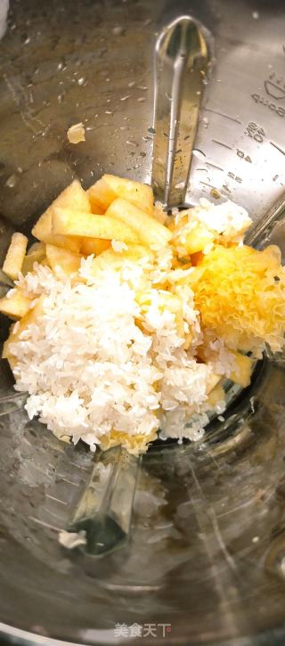 雪梨银耳米糊的做法步骤：3