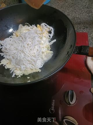 鸡蛋炒米粉的做法步骤：3