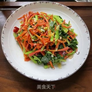 红萝卜炒菜芯的做法
