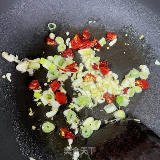 红萝卜炒菜芯的做法步骤：5