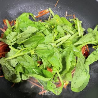 红萝卜炒菜芯的做法步骤：7