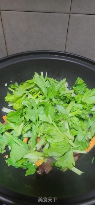 香芹炒腊肉的做法步骤：8