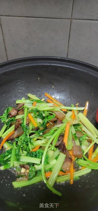 香芹炒腊肉的做法步骤：10
